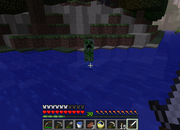 Крипер плывёт за игроком.png